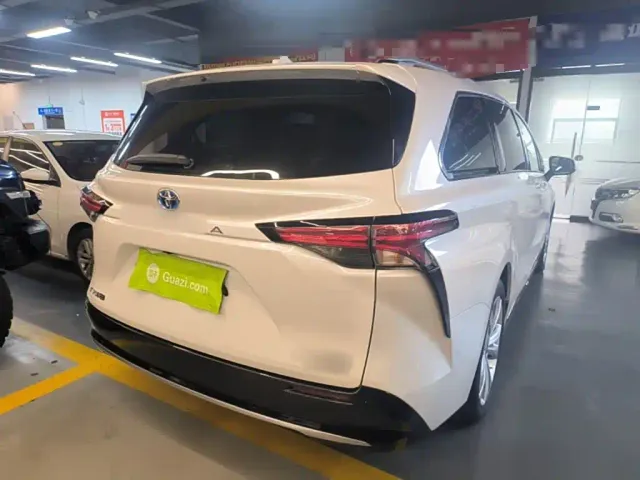 Toyota Sienna — Фото автомобиля 6