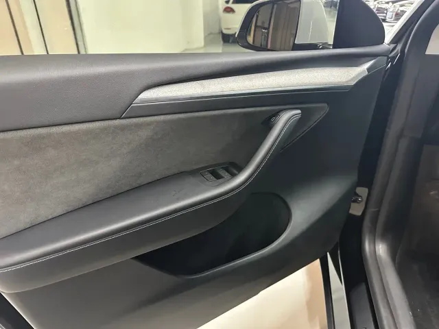 Tesla Model Y — Фото автомобиля 7