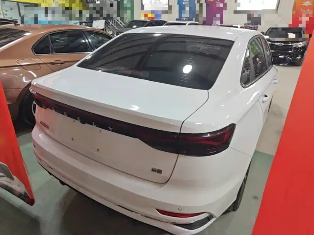 Geely Emgrand — Фото автомобиля 6