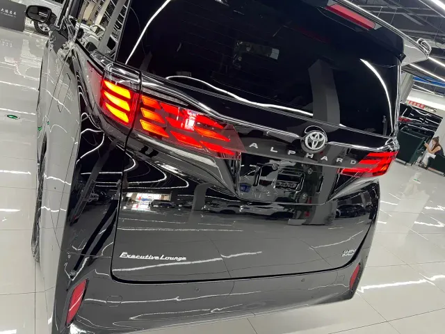 Toyota Alphard — Фото автомобиля 7