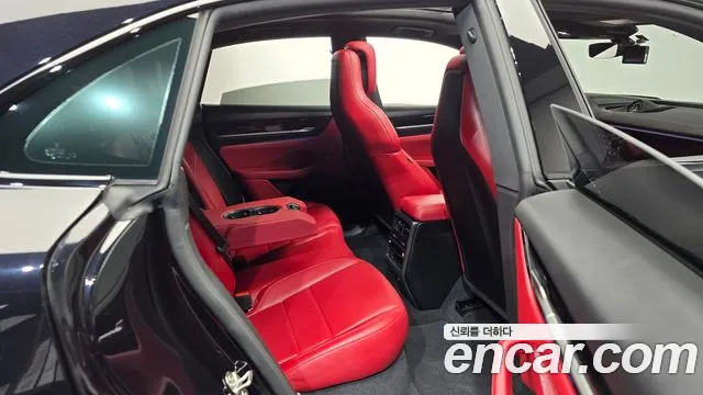 Porsche Macan Electric — Фото автомобиля 17