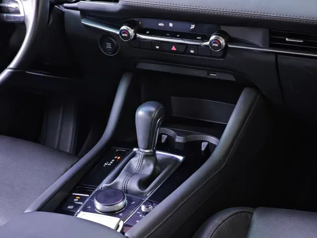 Mazda Axela — Фото автомобиля 14