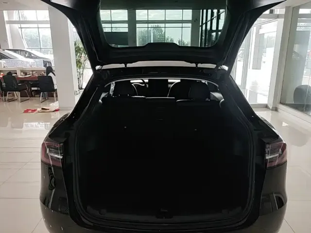 Tesla Model Y 2022 Facelift Rear-Wheel Drive Version — Фото автомобиля 18