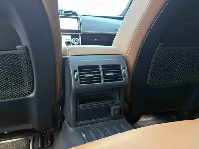 Jaguar XEL — Фото автомобиля 24