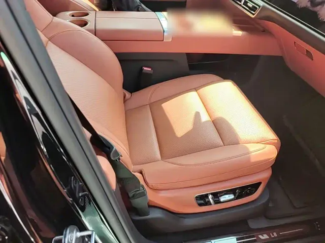 Li Auto L8 — Фото автомобиля 24