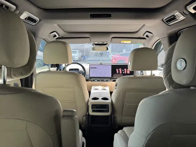 Li Auto L8 — Фото автомобиля 10