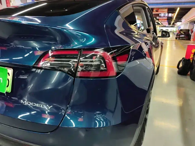 Tesla Model Y — Фото автомобиля 7