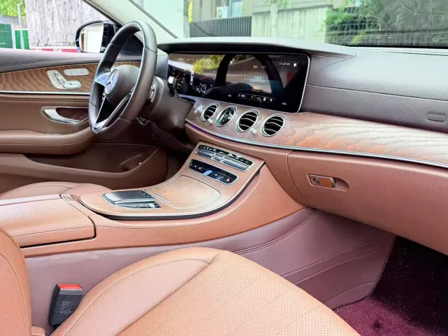 Mercedes-Benz E-Class — Фото автомобиля 4
