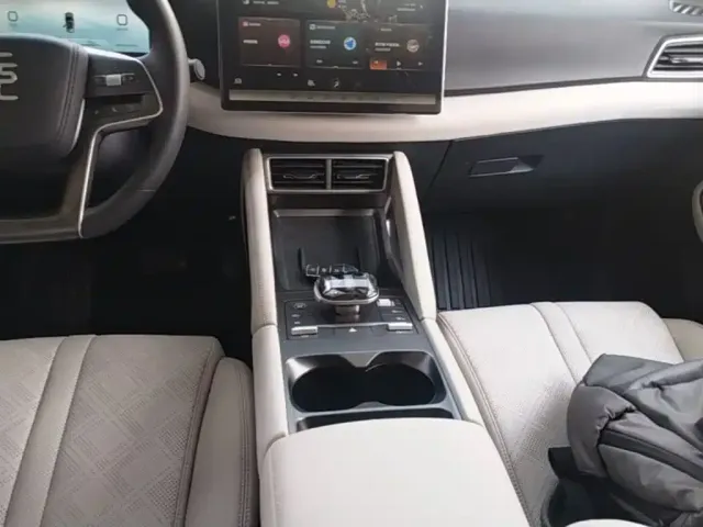 BYD Yuan UP 2024 401KM Leading Edition — Фото автомобиля 13