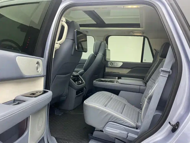 Lincoln Navigator — Фото автомобиля 19