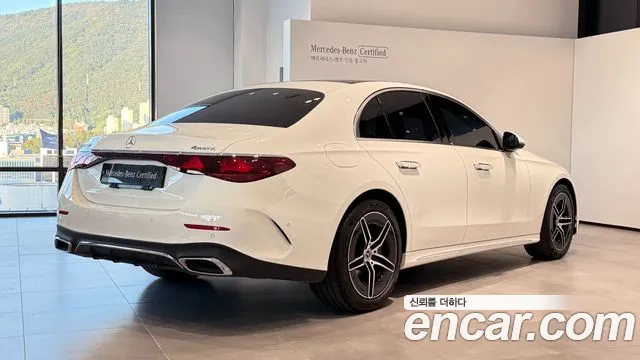 Mercedes-Benz E-Class — Фото автомобиля 4