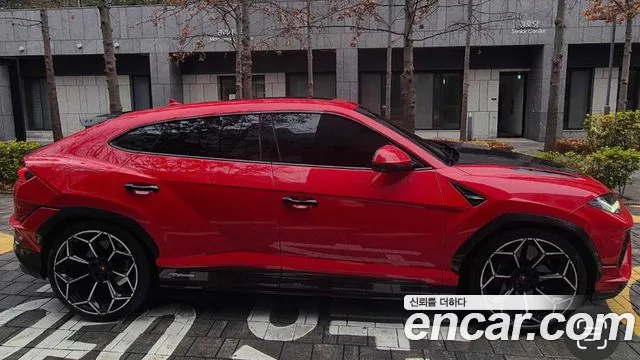 Lamborghini Urus — Фото автомобиля 4