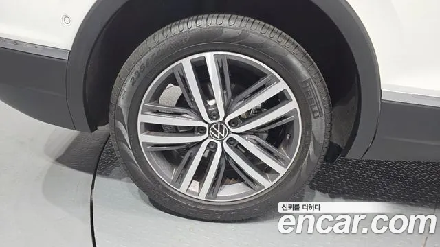 Volkswagen Tiguan — Фото автомобиля 5