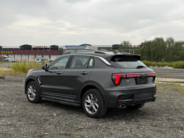 Lynk & Co 01 — Фото автомобиля 6