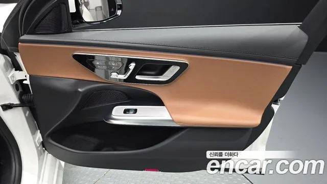 Mercedes-Benz E-Class — Фото автомобиля 23