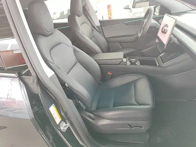 Tesla Model Y — Фото автомобиля 24