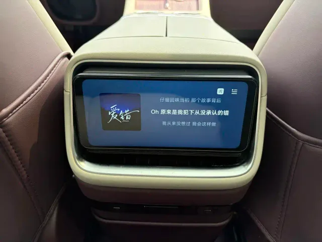 Xiaomi YU7 — Фото автомобиля 9
