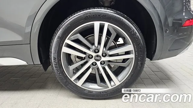 Audi Q5 45 TFSI quattro Premium — Фото автомобиля 5