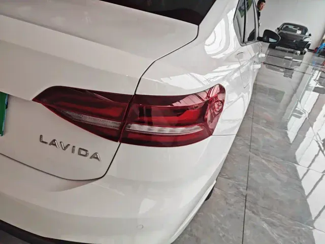 Volkswagen Lavida — Фото автомобиля 7