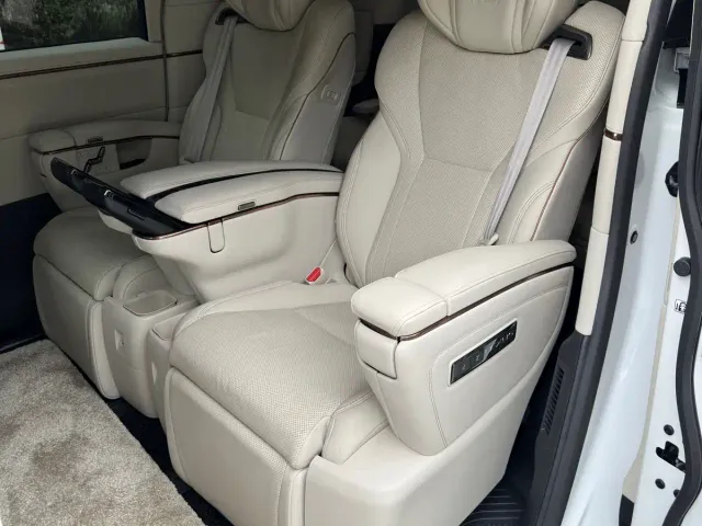 Lexus LM — Фото автомобиля 16