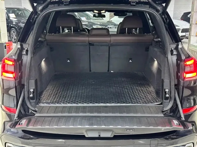 BMW BMW X5 2022 Facelift xDrive 40Li Premium M Sport Package — Фото автомобиля 8