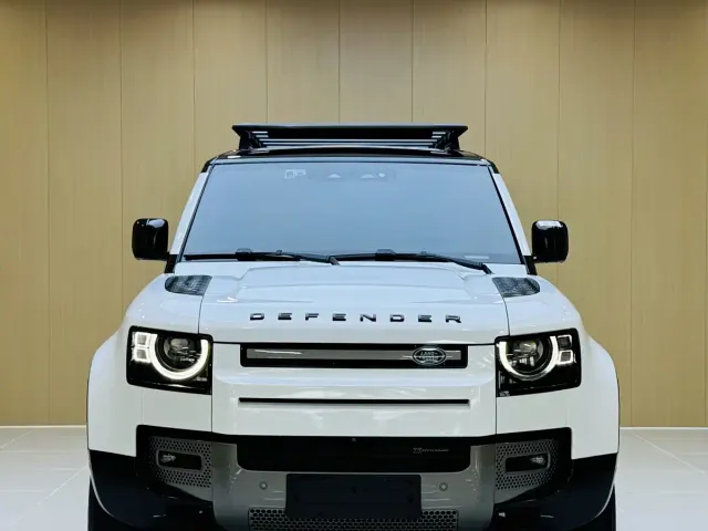 Land Rover Defender — Фото автомобиля 2