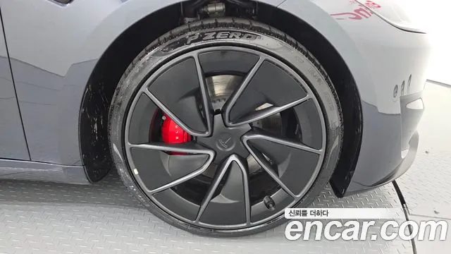 Tesla Model 3 — Фото автомобиля 5