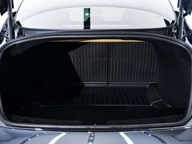 Tesla Model 3 — Фото автомобиля 19