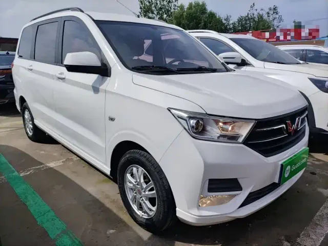Wuling Hongguang — Фото автомобиля 3