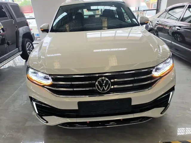 Volkswagen Tiguan L PHEV — Фото автомобиля 2