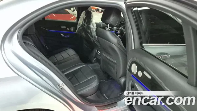 Mercedes-Benz E-Class — Фото автомобиля 9