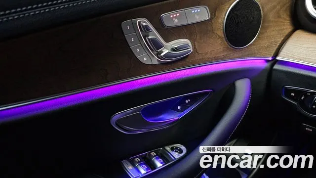 Mercedes-Benz E-Class — Фото автомобиля 17