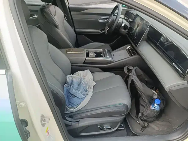 BYD Qin L — Фото автомобиля 24