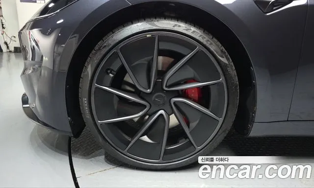 Tesla Model 3 — Фото автомобиля 5