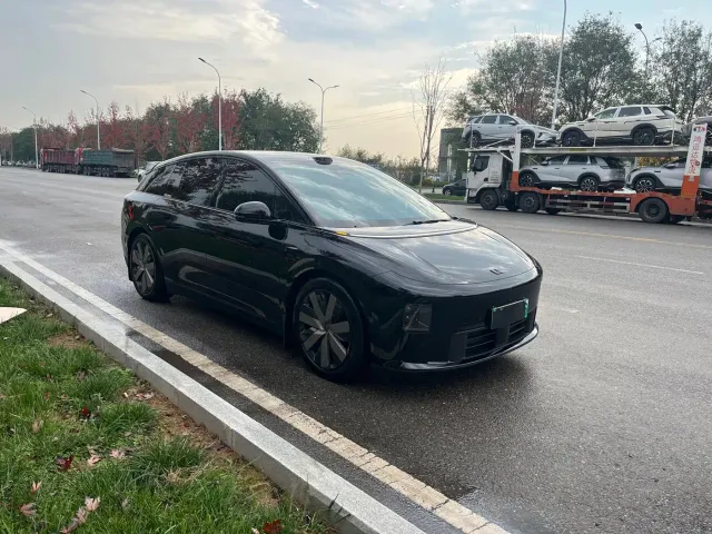 Li Auto i6 — Фото автомобиля 3