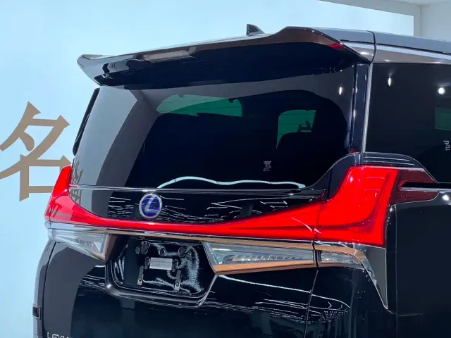 Lexus LM — Фото автомобиля 6