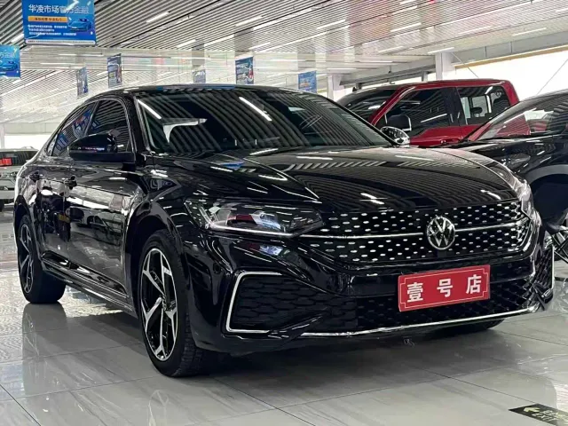 Volkswagen Passat — Фото автомобиля 3