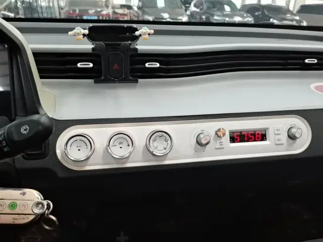 Wuling Hongguang Mini EV — Фото автомобиля 12