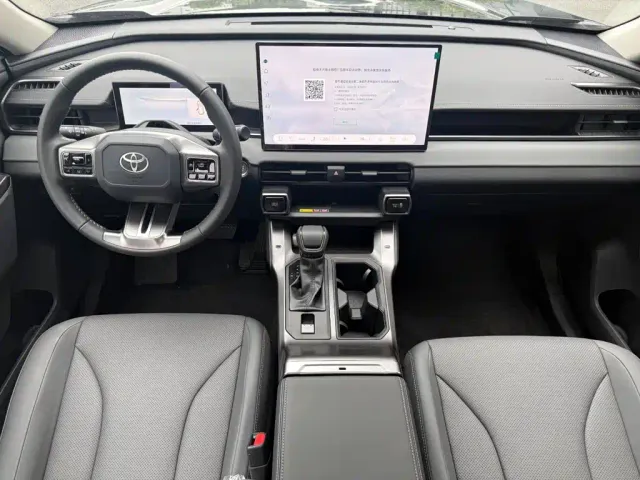 Toyota RAV4 — Фото автомобиля 10