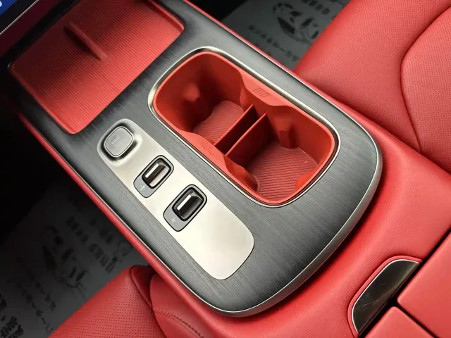 Xiaomi SU7 — Фото автомобиля 19
