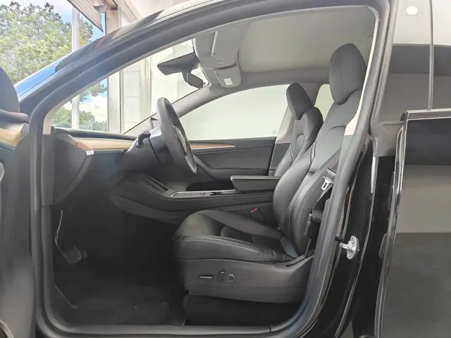 Tesla Model Y — Фото автомобиля 9