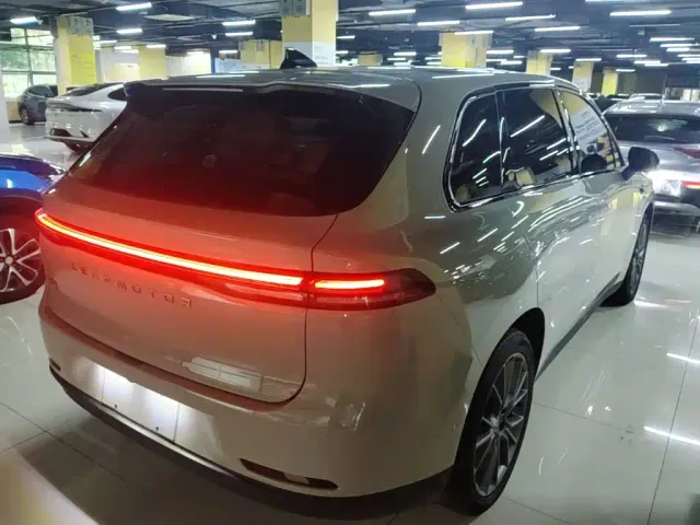 Leapmotor C10 — Фото автомобиля 6