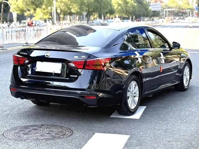 Nissan Teana — Фото автомобиля 4