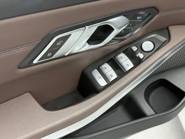 BMW 3 Series — Фото автомобиля 12