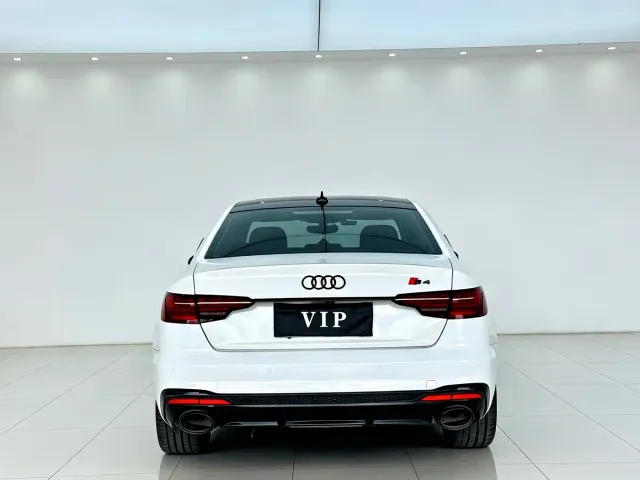 Audi A4L — Фото автомобиля 16