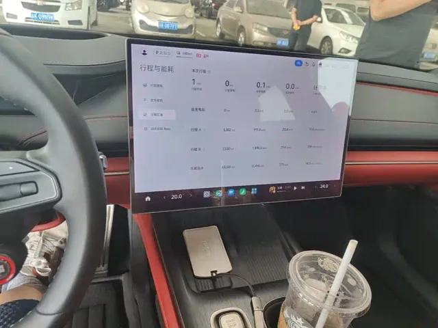 Xiaomi SU7 — Фото автомобиля 12