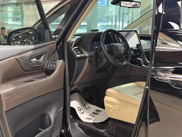 Toyota Alphard — Фото автомобиля 9