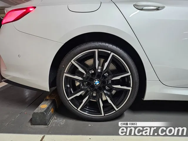 BMW 8 Series G15 — Фото автомобиля 13