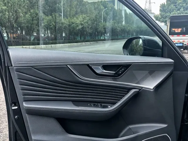 Hongqi HS5 — Фото автомобиля 15