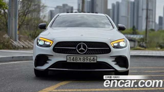 Mercedes-Benz E-Class — Фото автомобиля 3